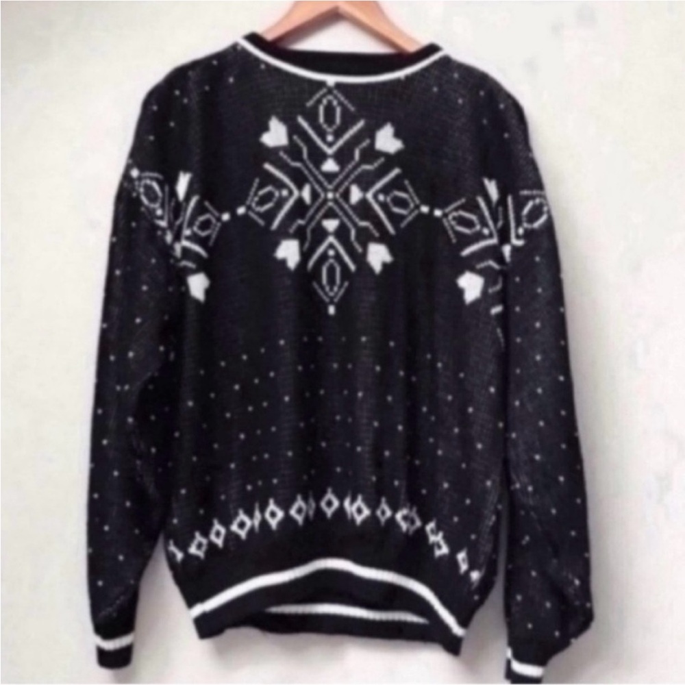 Black & White Knit Patterned Sweater